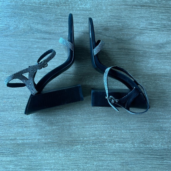 Zara woman’s sliver black stripe heels sandals - Picture 5 of 12